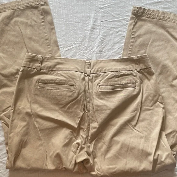 Woman’s Dockers Khaki Pants - Picture 3 of 4
